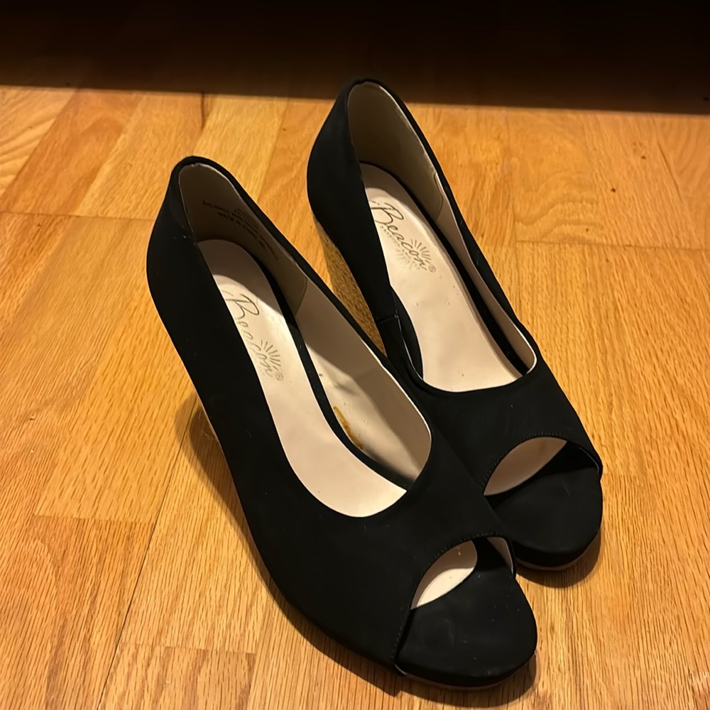 Black wedges